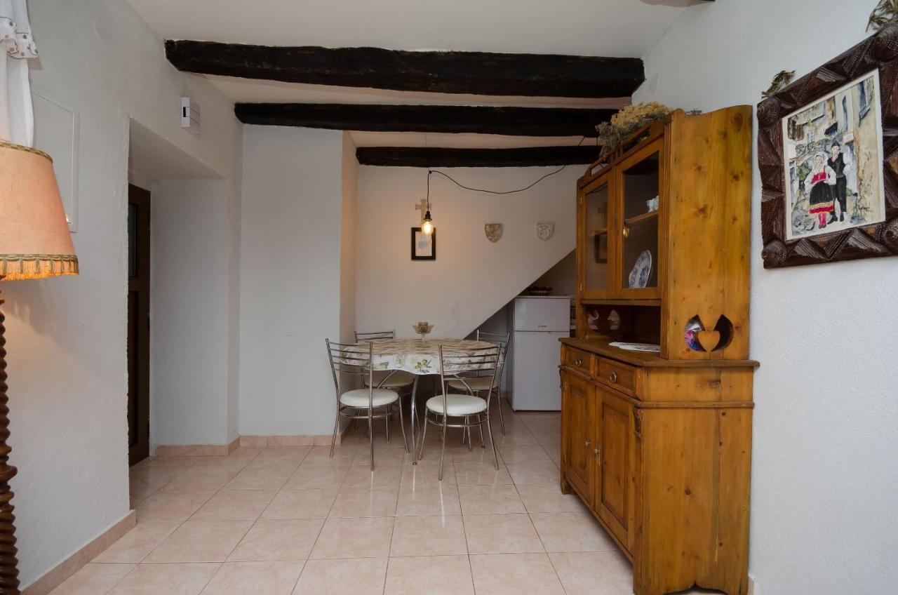 Under Ancient Roofs Vrbnik Apartment Exterior photo