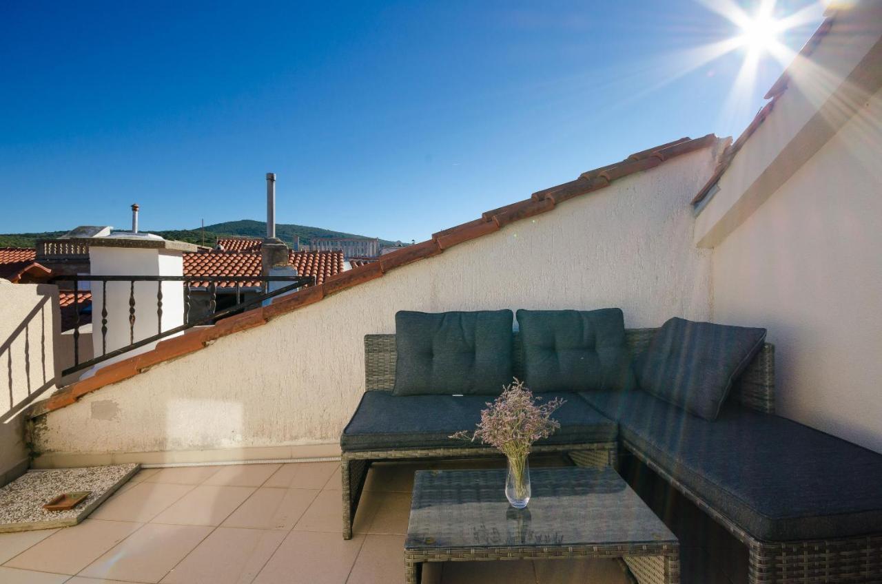 Under Ancient Roofs Vrbnik Apartment Exterior photo