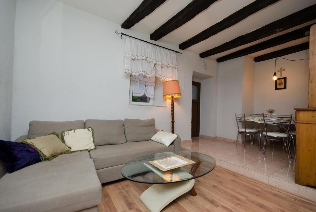 Under Ancient Roofs Vrbnik Apartment Exterior photo