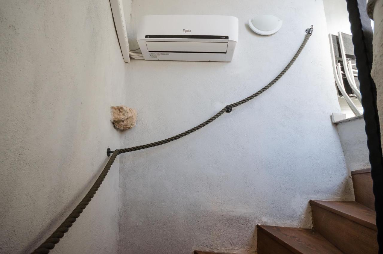 Under Ancient Roofs Vrbnik Apartment Exterior photo