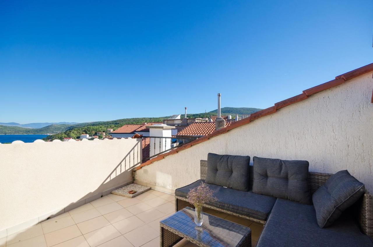 Under Ancient Roofs Vrbnik Apartment Exterior photo