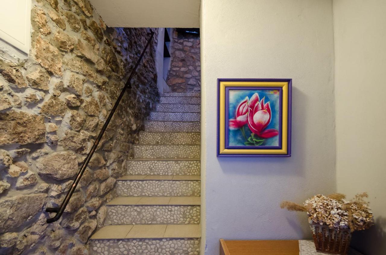 Under Ancient Roofs Vrbnik Apartment Exterior photo
